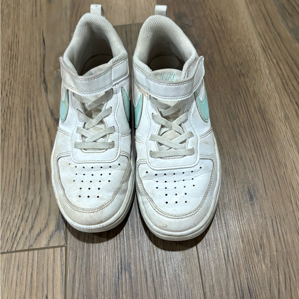 Kids White and Mint Nike Sneakers sizer 2 little girl